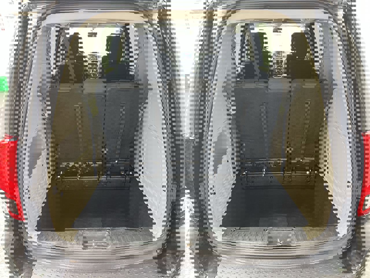 Used 2018 Dodge Grand Caravan SE image 22