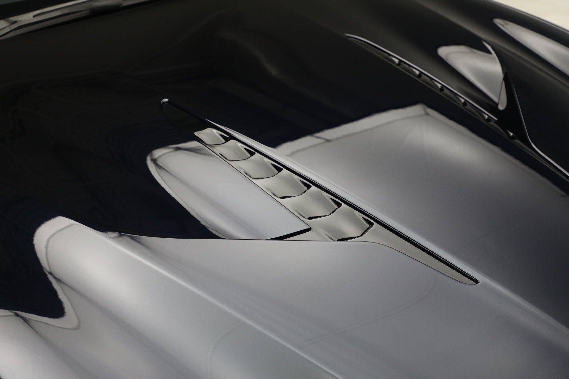 New 2026 Aston Martin Vanquish RWD image 35