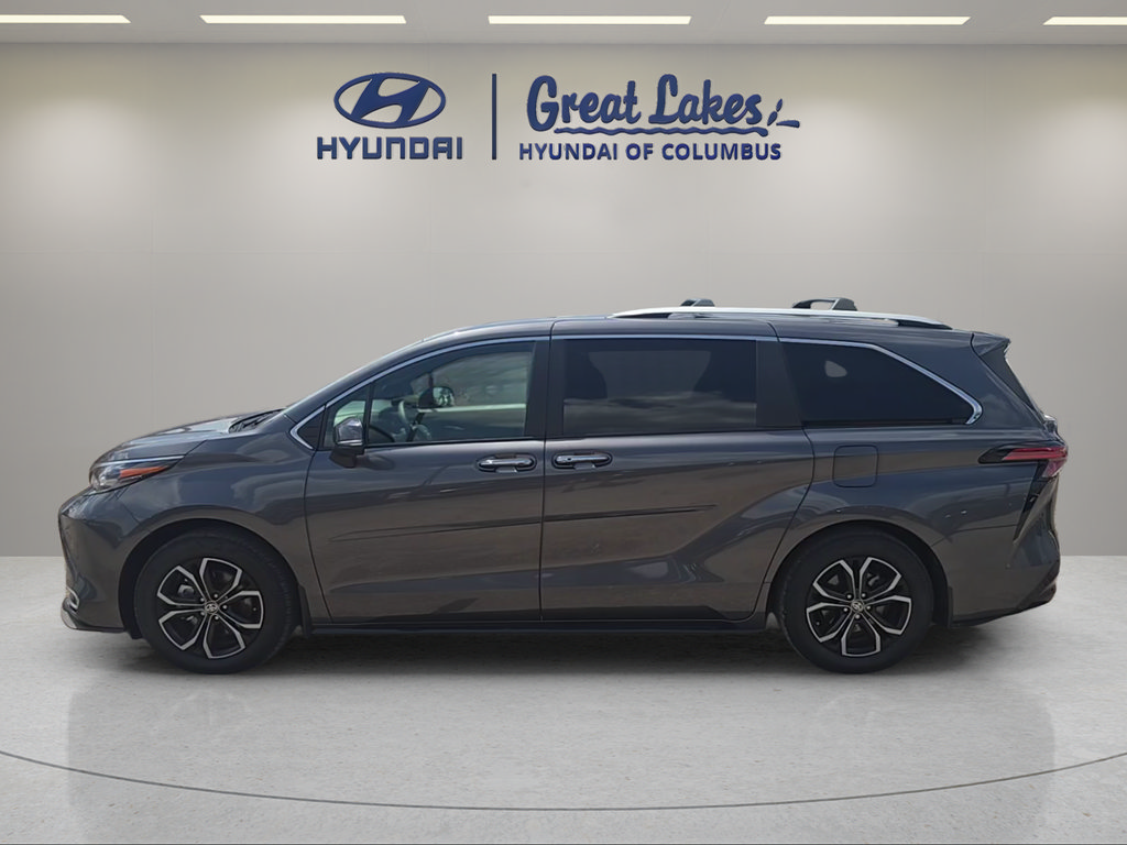 Used 2025 Toyota Sienna Platinum AWD/4WD image 8