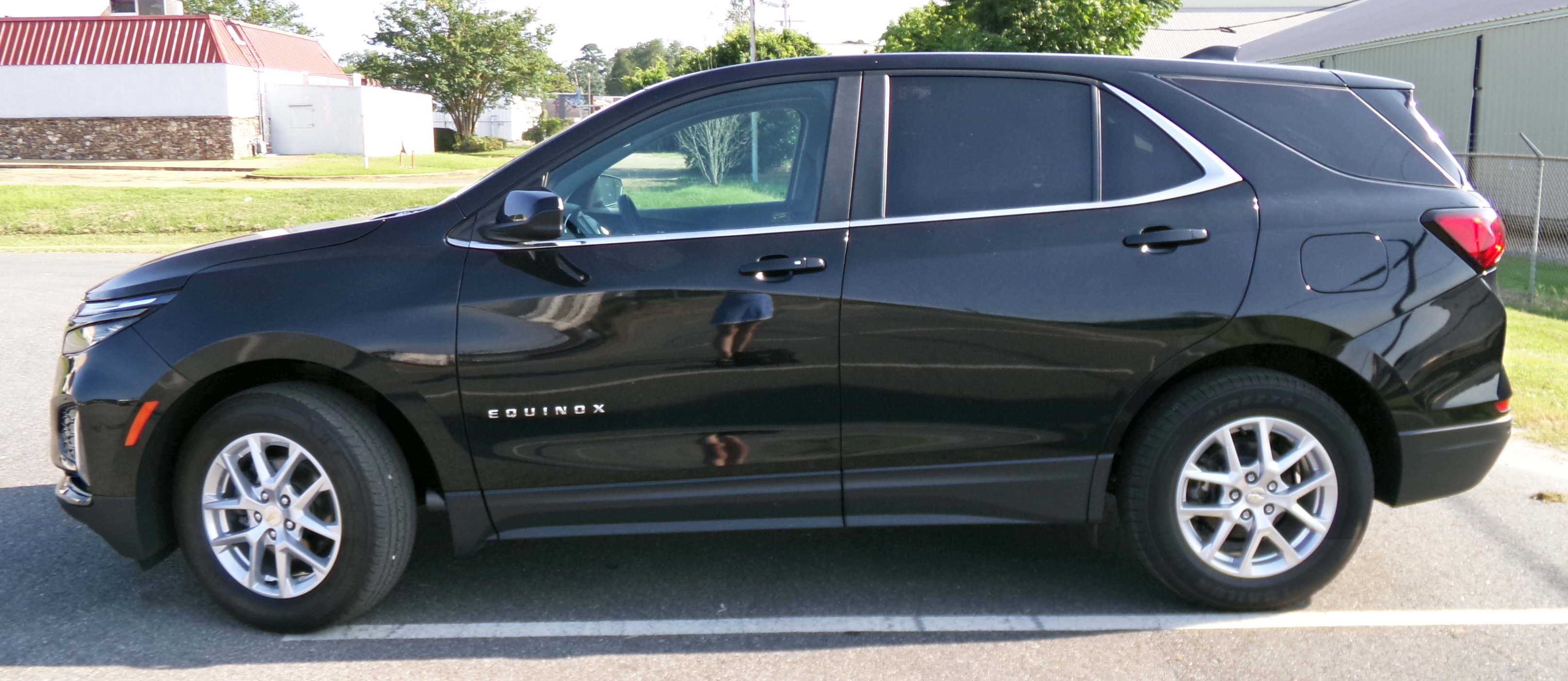 Used 2024 Chevrolet Equinox LT AWD/4WD image 2