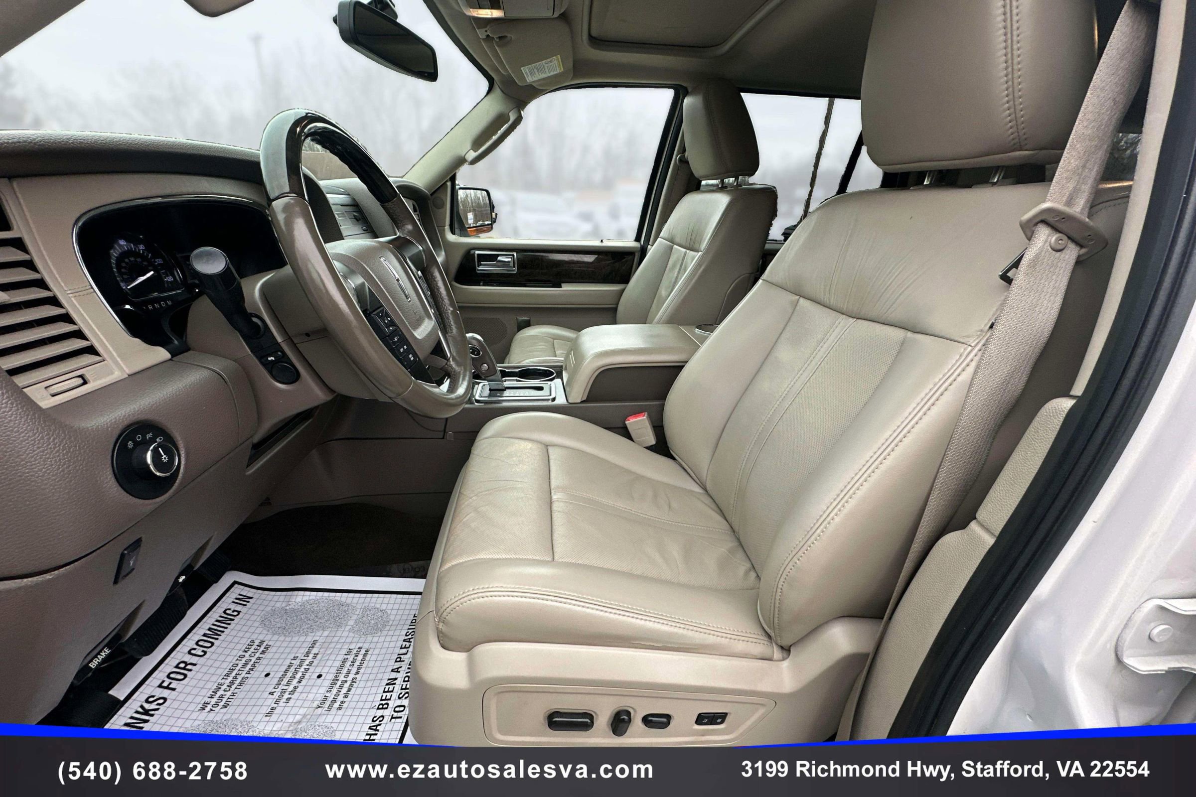 Used 2017 Lincoln Navigator Select image 13