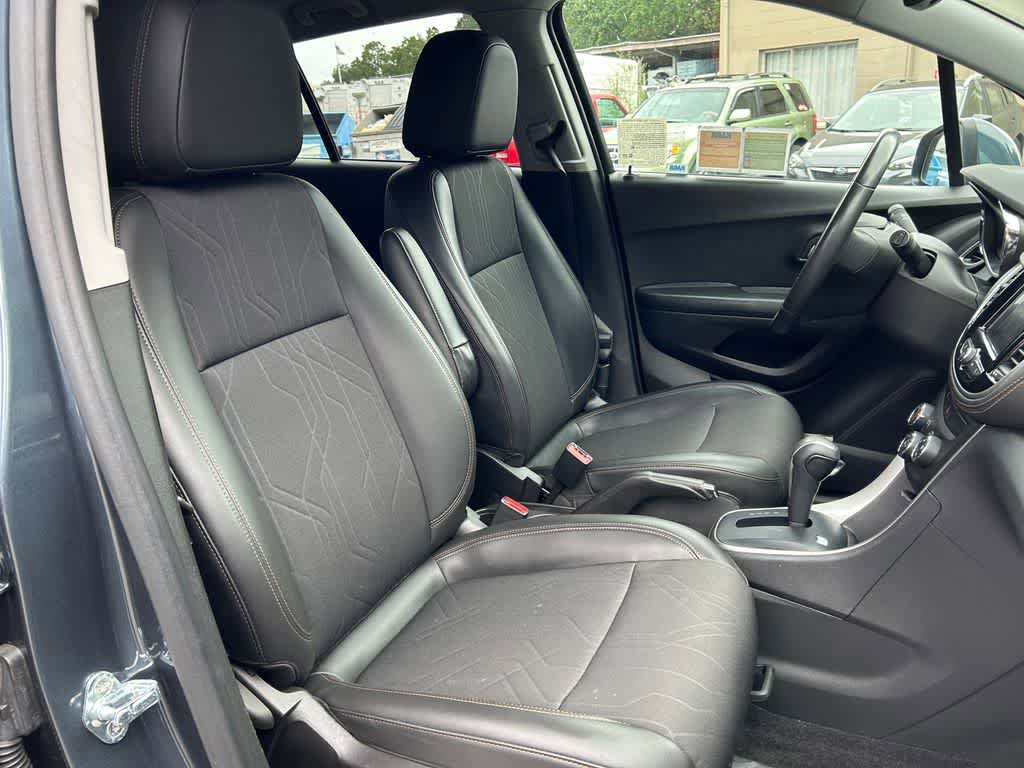 Used 2022 Chevrolet Trax LT w/ LT Convenience Package FWD image 14