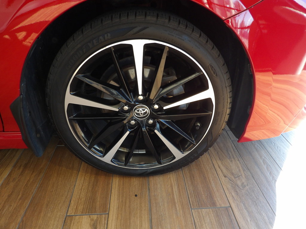 Used 2019 Toyota Camry XSE image 4