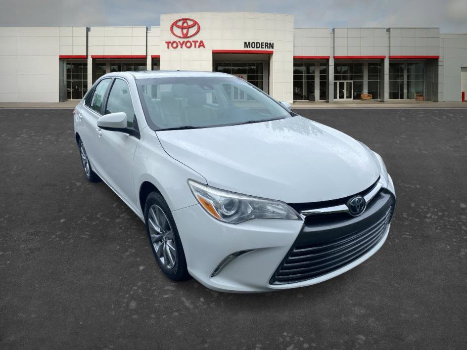 Used 2017 Toyota Camry XLE w/ Moonroof Package FWD image 3