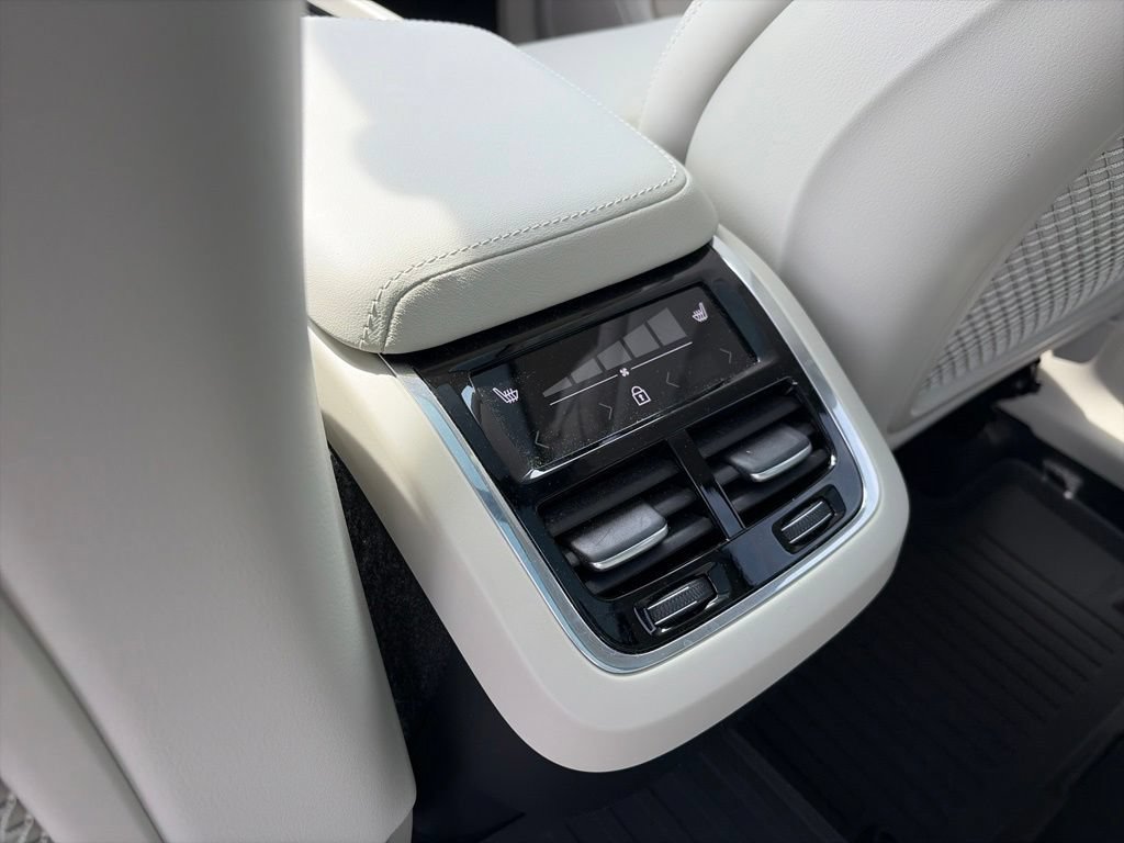 Used 2025 Volvo XC60 B5 Ultra w/ Climate Package AWD/4WD image 14