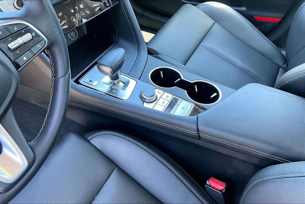 Used 2025 Genesis G70 2.5T image 15