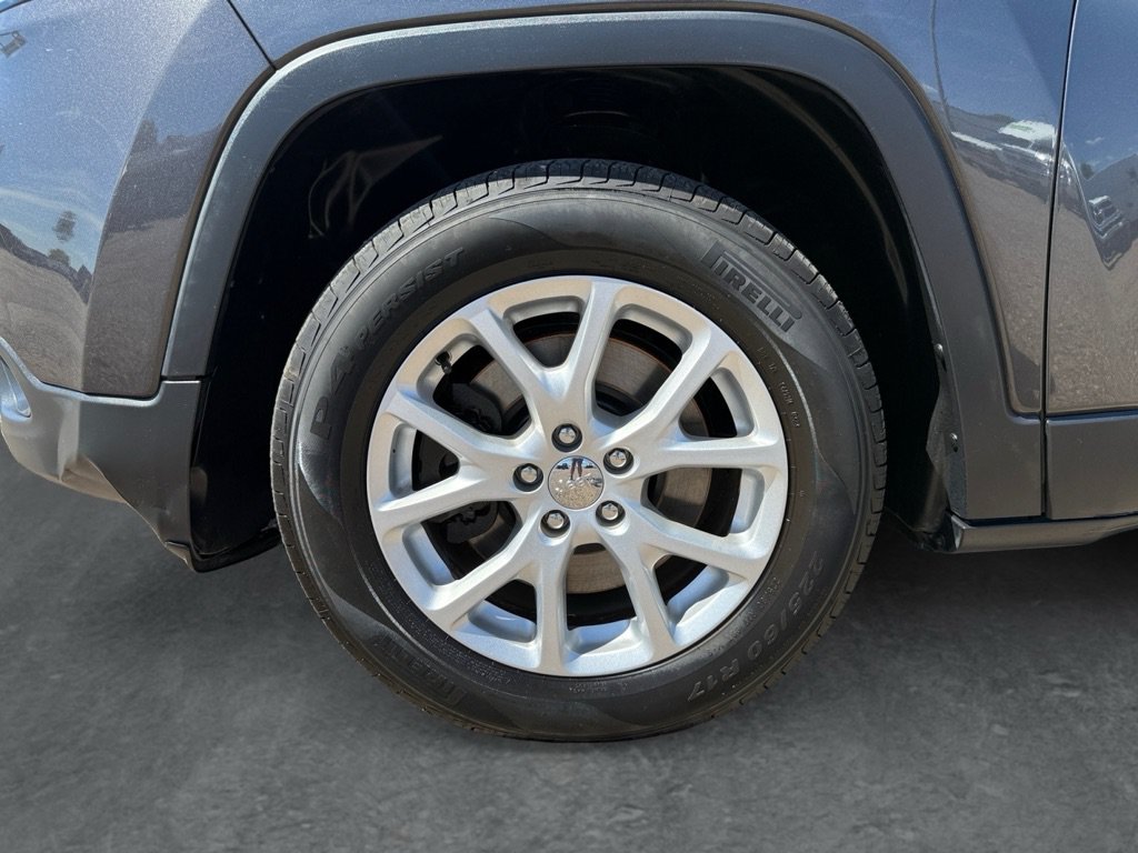 Used 2015 Jeep Cherokee Latitude FWD image 30