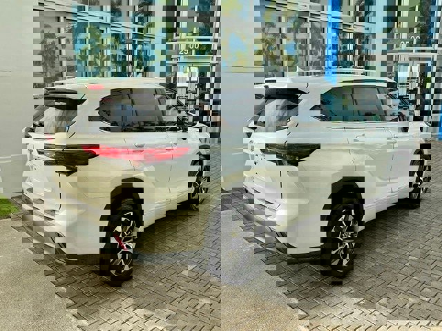 Used 2020 Toyota Highlander XLE image 6