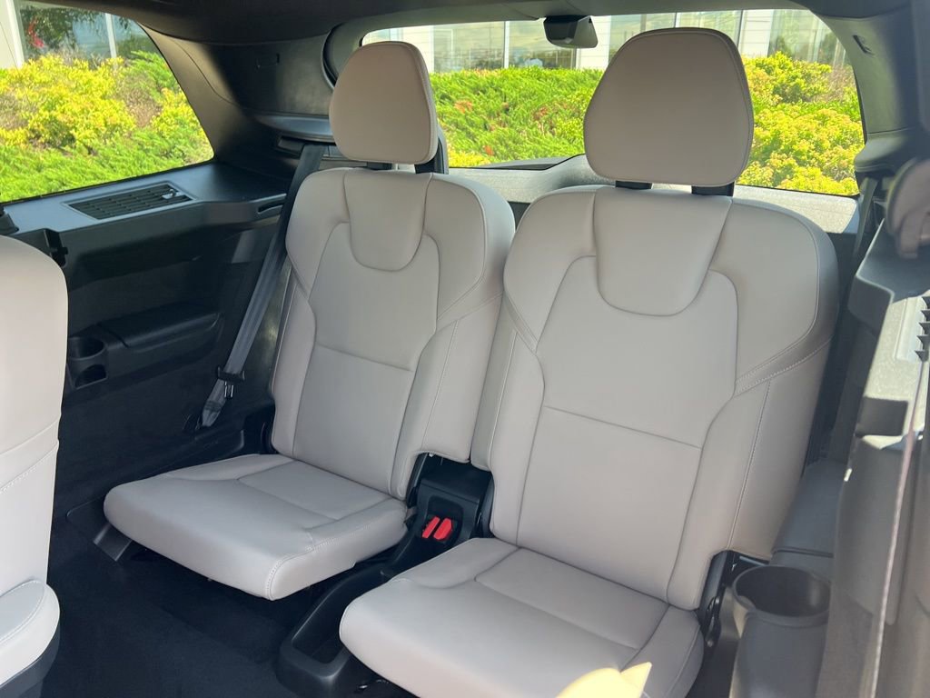 New 2026 Volvo XC90 B6 Plus w/ Protection Package Premier image 32