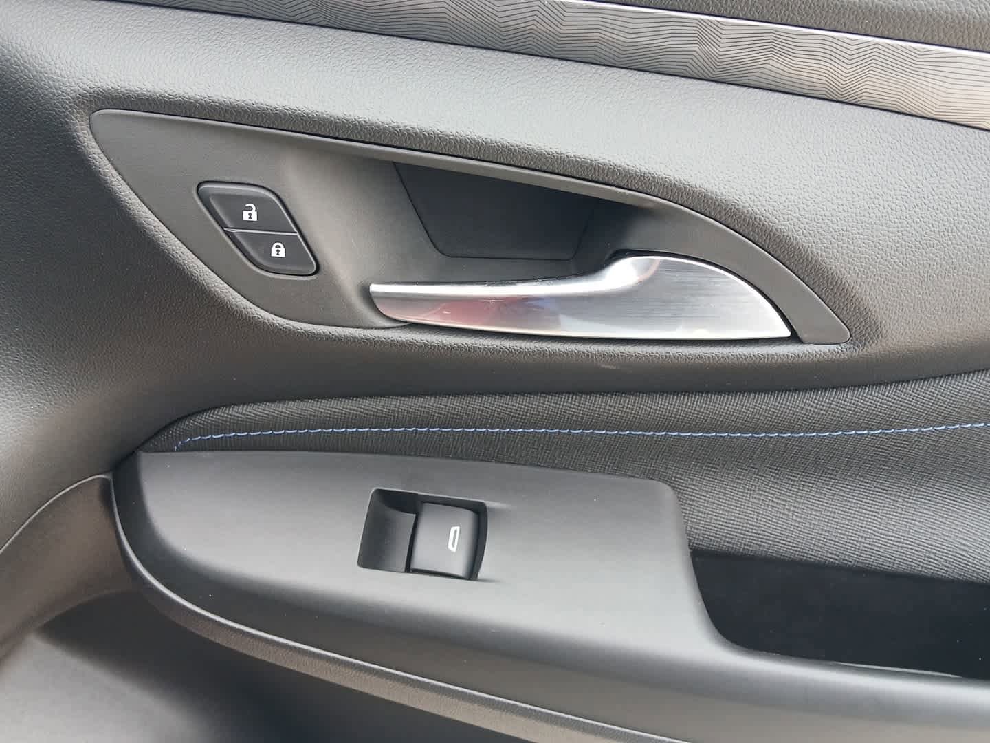 Used 2025 Buick Envista Sport Touring FWD image 49