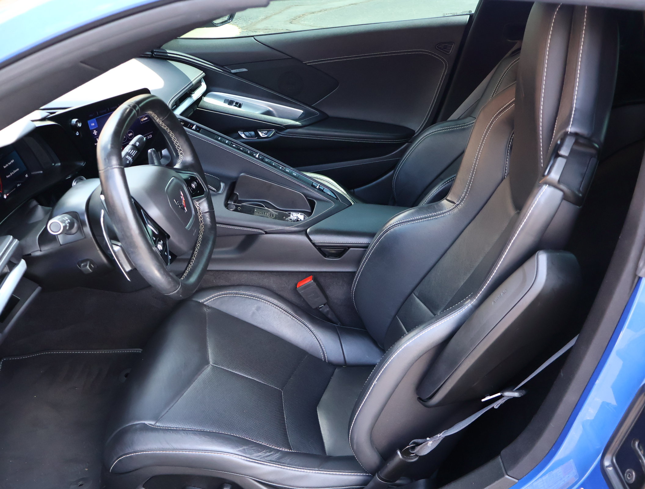 Used 2023 Chevrolet Corvette Stingray Coupe w/ Z51 Performance Package RWD image 10