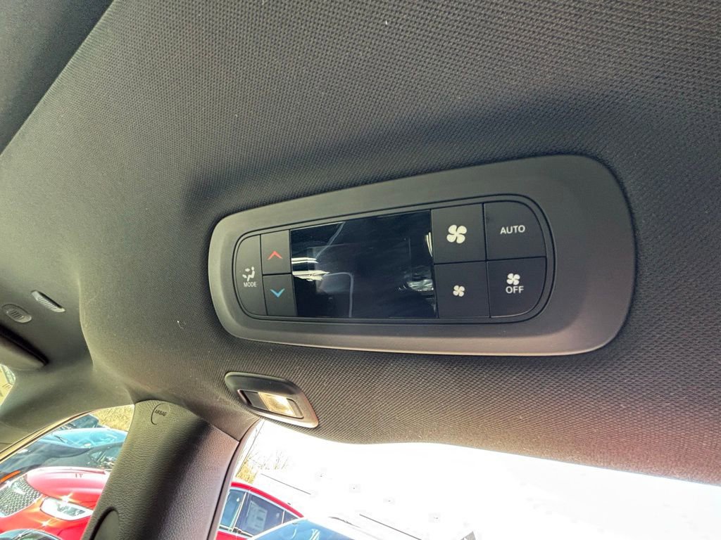 Used 2025 Chrysler Pacifica Limited w/ Trailer Tow Group image 25