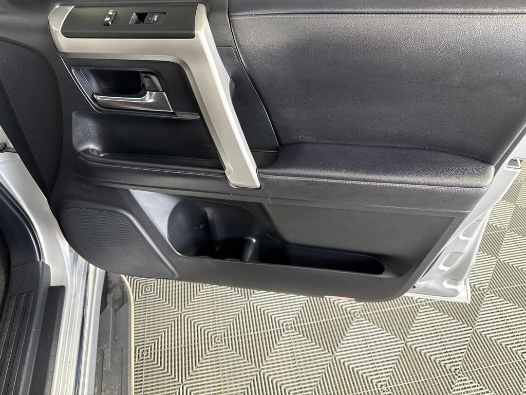 Used 2022 Toyota 4Runner Limited AWD/4WD image 40