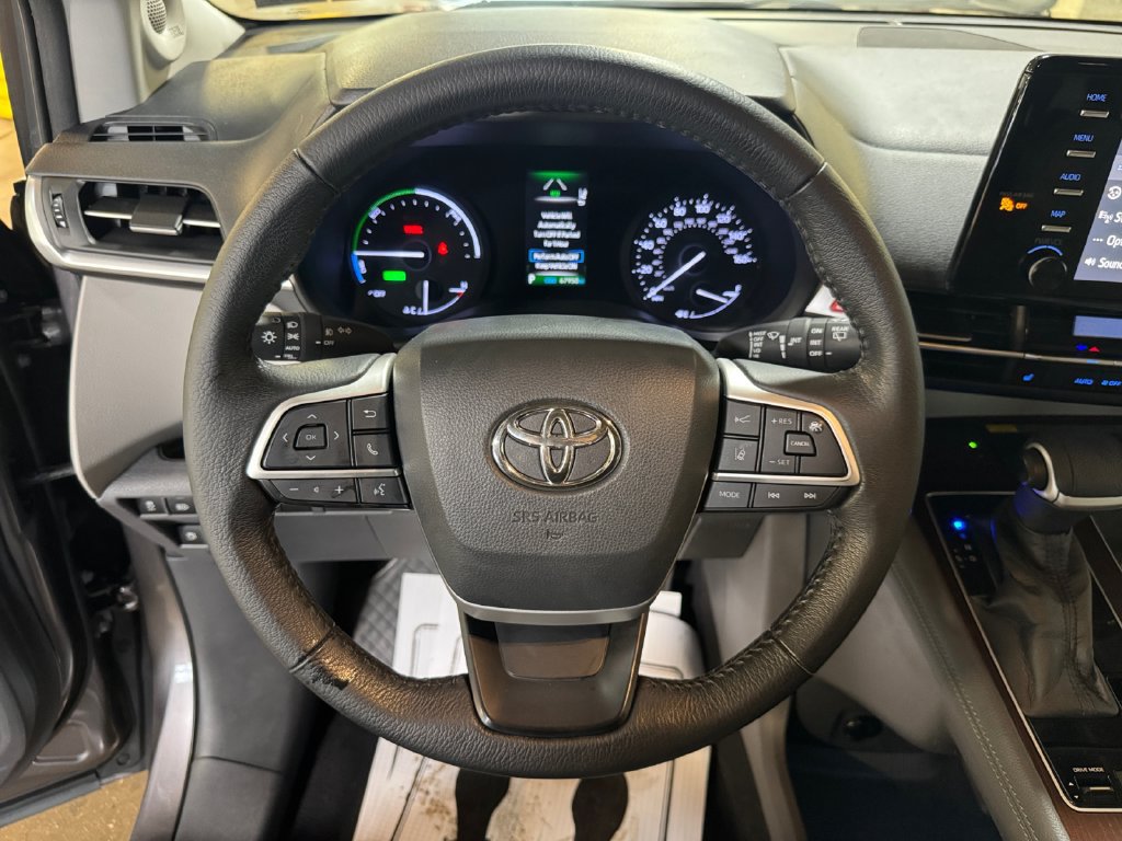 Used 2021 Toyota Sienna XLE w/ XLE Plus Package AWD/4WD image 15