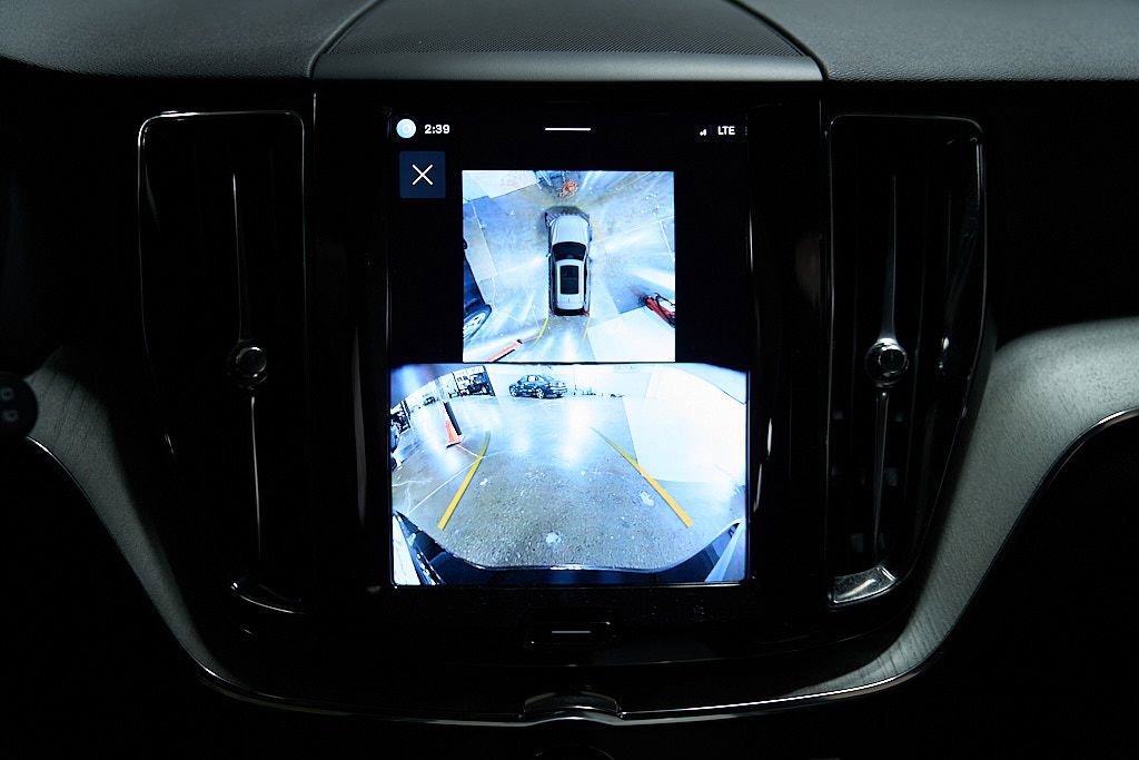 Certified 2025 Volvo XC60 B5 Plus w/ Climate Package AWD/4WD image 30