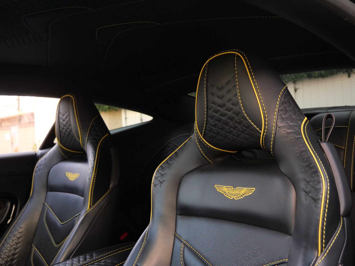 Used 2023 Aston Martin DBS Coupe RWD image 5