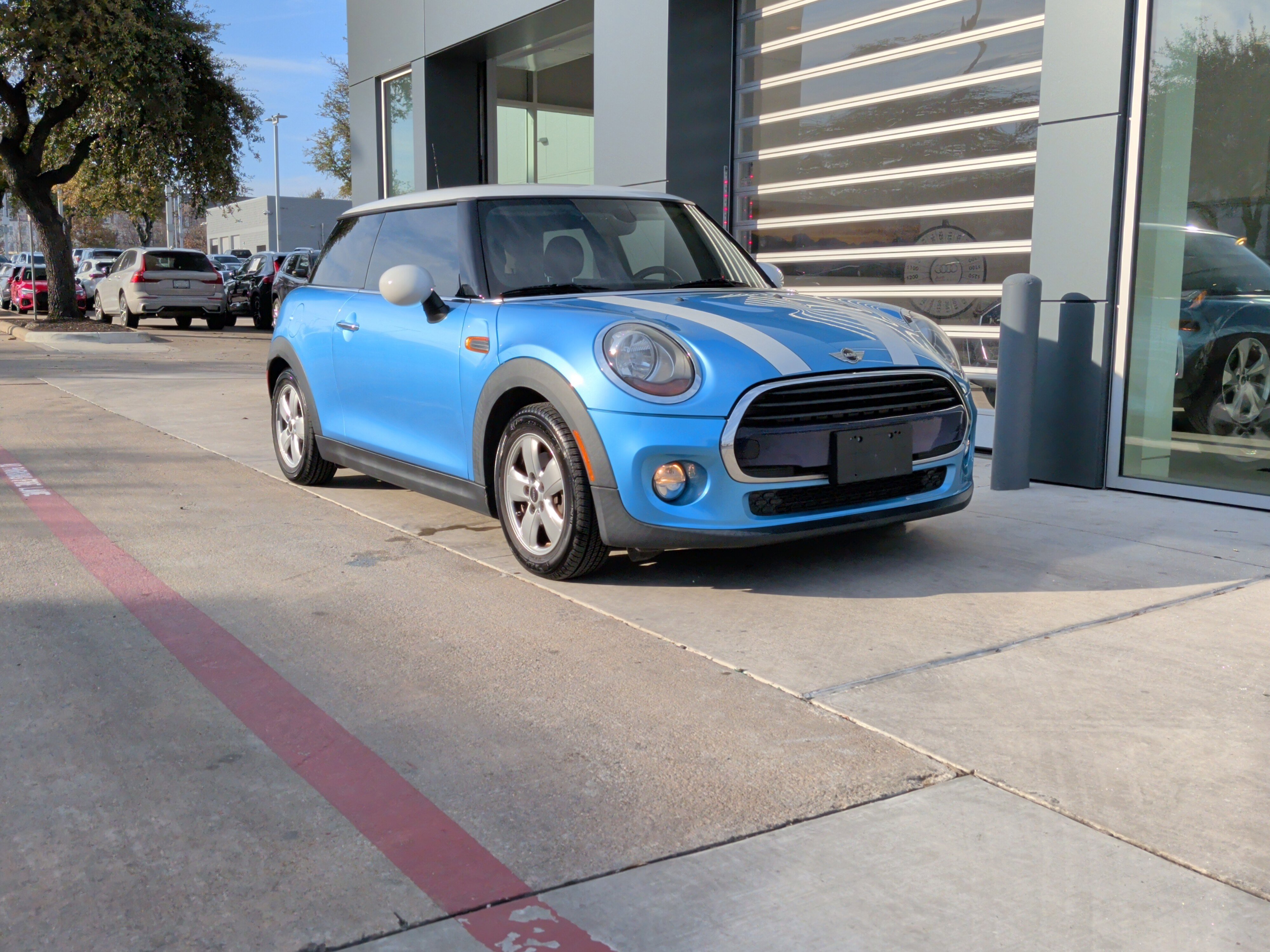 Used 2018 MINI Cooper 2-Door Hardtop image 2