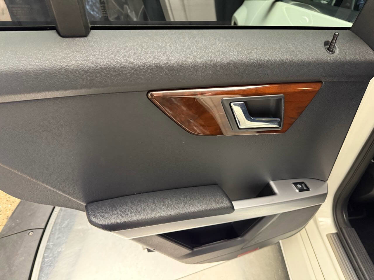 Used 2010 Mercedes-Benz GLK 350 4MATIC image 20