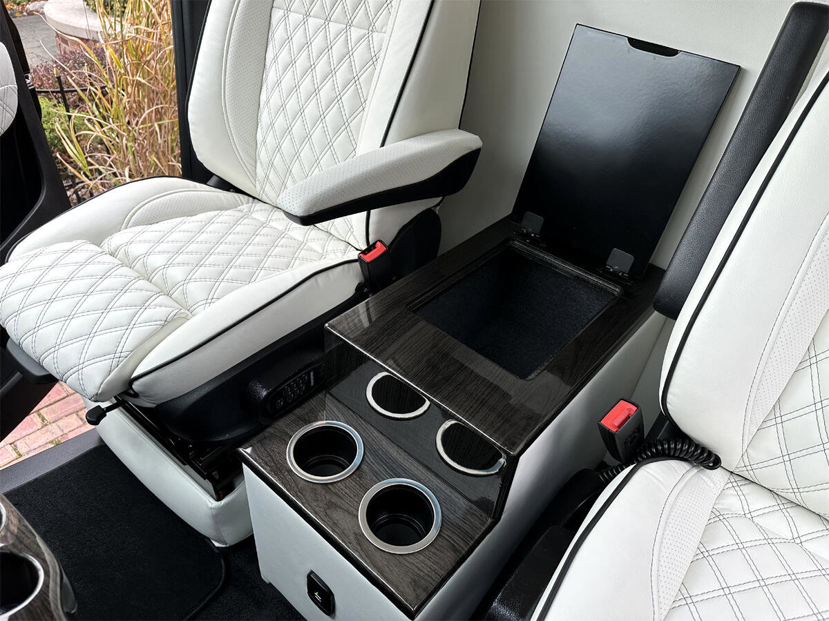 Used 2024 Mercedes-Benz Sprinter 3500 image 40