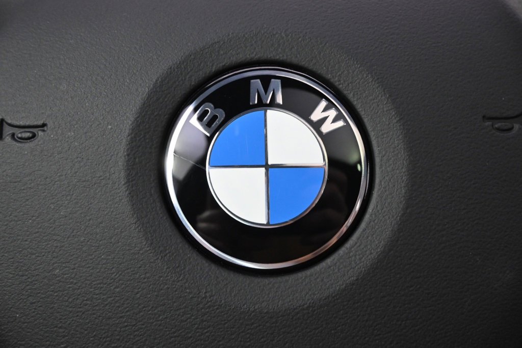 Used 2022 BMW 330i xDrive Sedan w/ Driving Assistance Package image 32