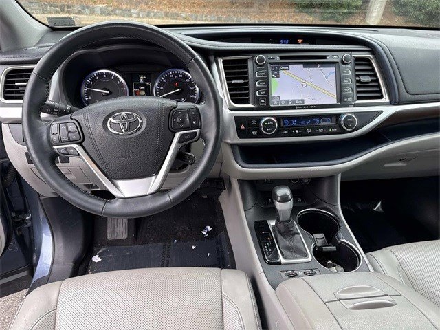 Used 2016 Toyota Highlander Limited Platinum image 18