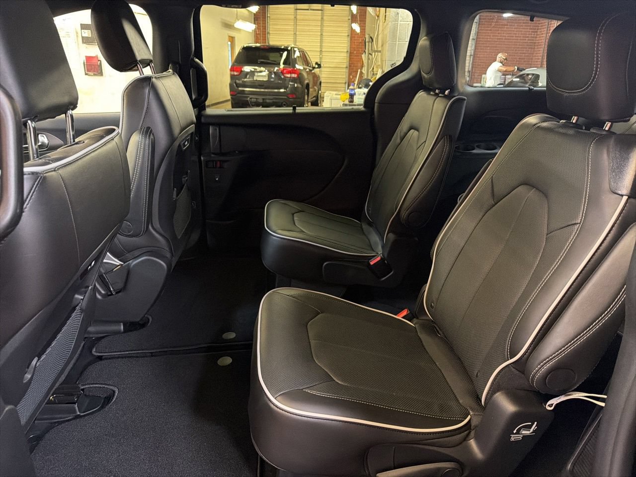 New 2027 Chrysler Pacifica Limited w/ S Appearance Package FWD image 12