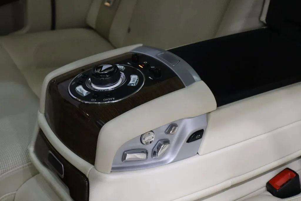 Used 2010 Rolls-Royce Ghost RWD image 20