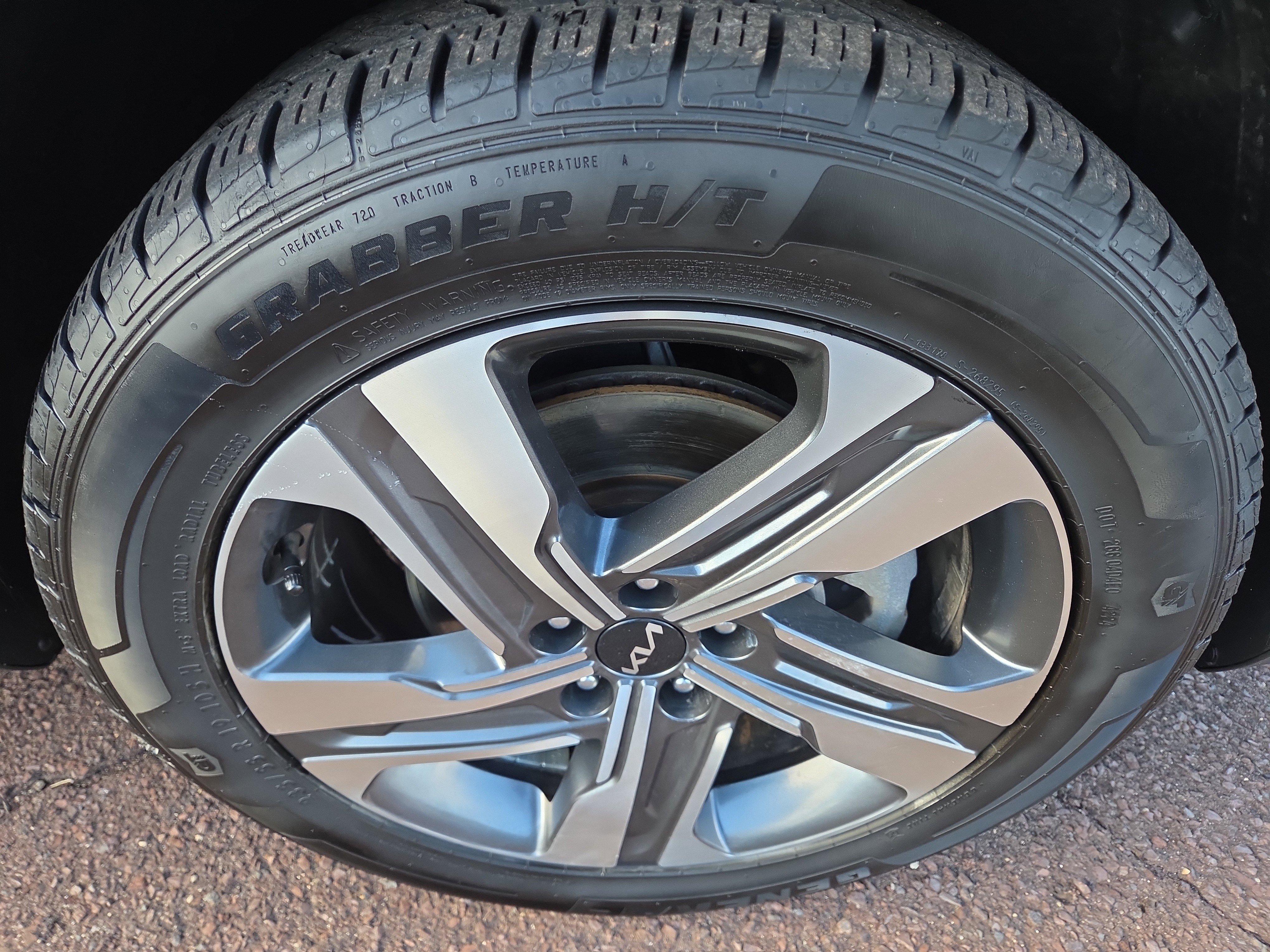 Used 2022 Kia Sorento EX w/ Panoramic Sunroof Package image 9