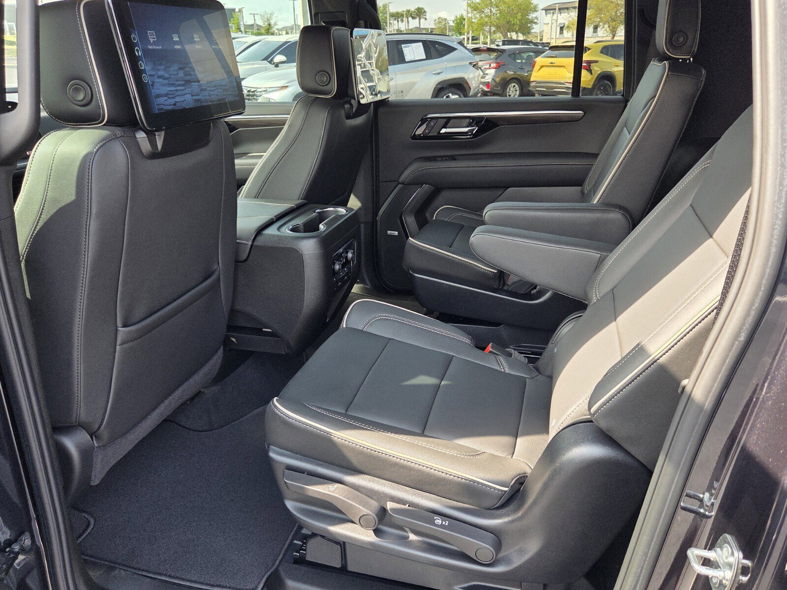 New 2025 Chevrolet Suburban Premier image 6