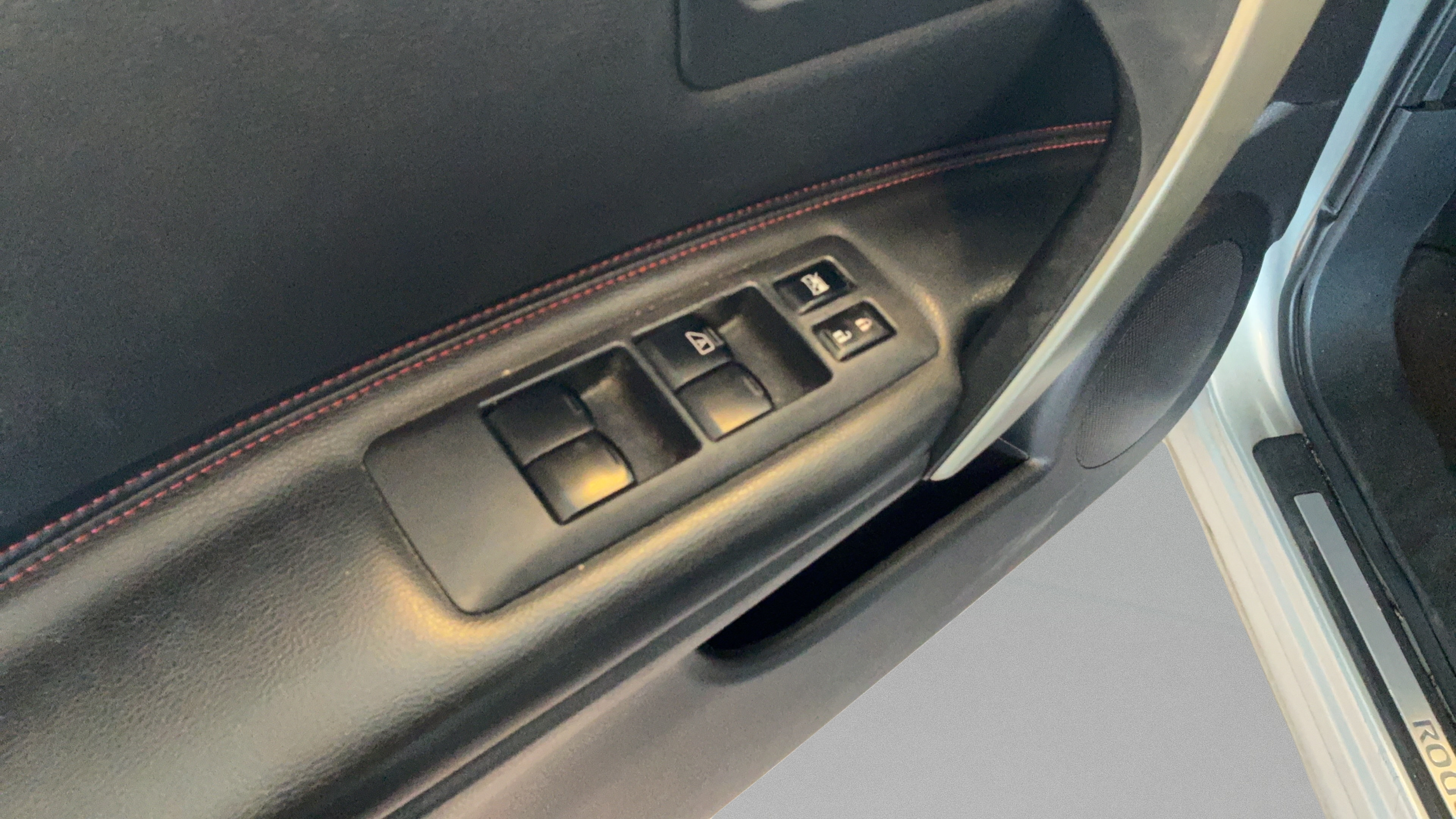 Used 2011 Nissan Rogue SV w/ SL Pkg AWD/4WD image 21