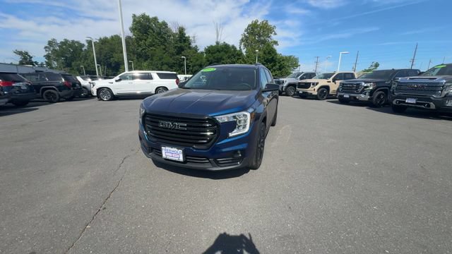 Used 2023 GMC Terrain SLT w/ Infotainment Package II AWD/4WD image 3