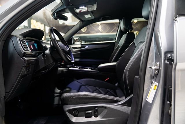 Used 2025 Volkswagen Atlas Cross Sport SE AWD/4WD image 9