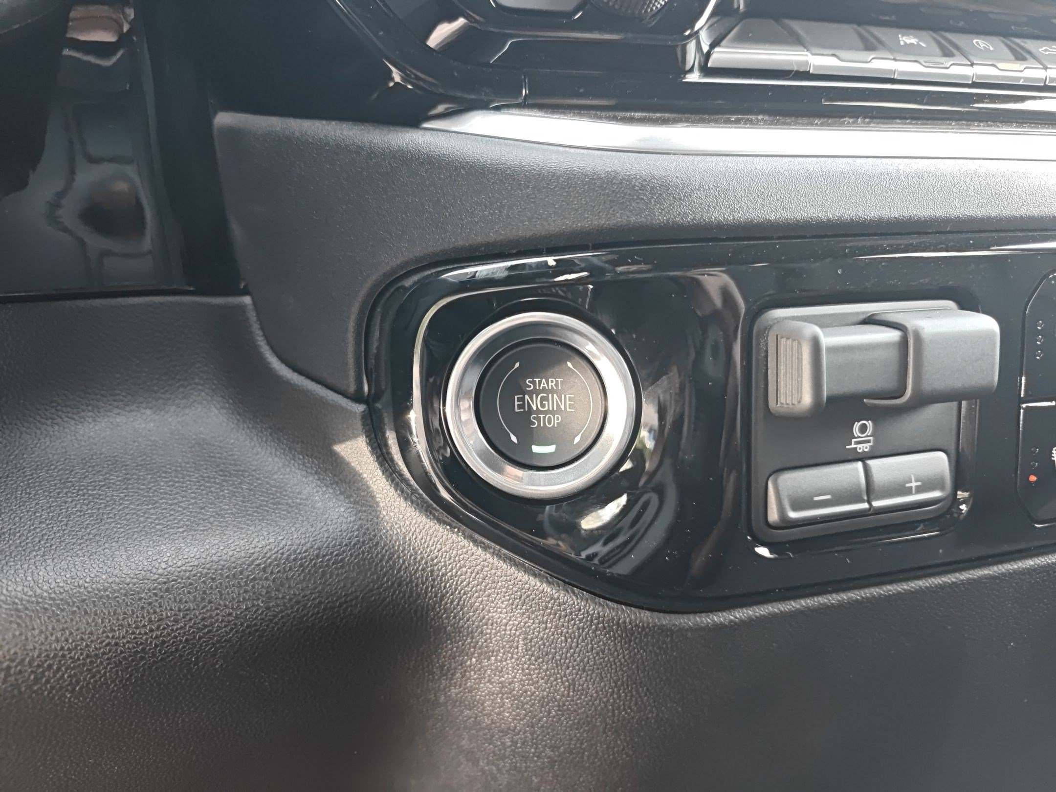 Certified 2026 Chevrolet Silverado 1500 LT AWD/4WD image 25