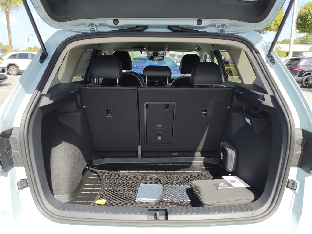 Used 2025 Volkswagen Taos SE image 15