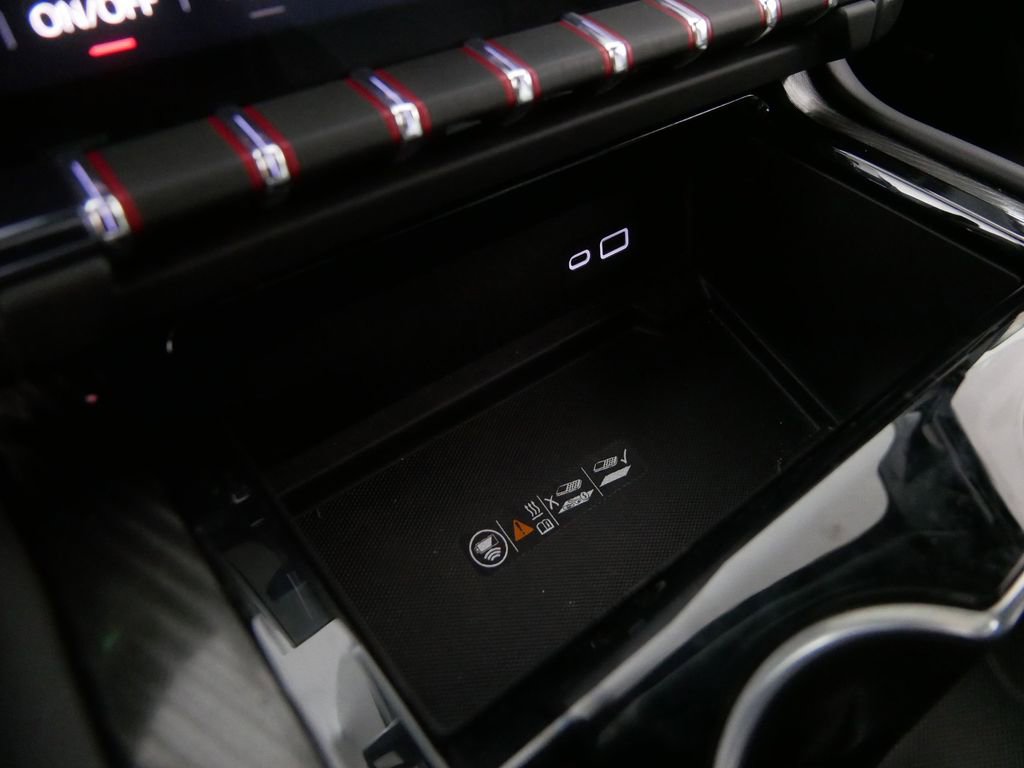 Used 2025 GMC Yukon AT4 AWD/4WD image 33