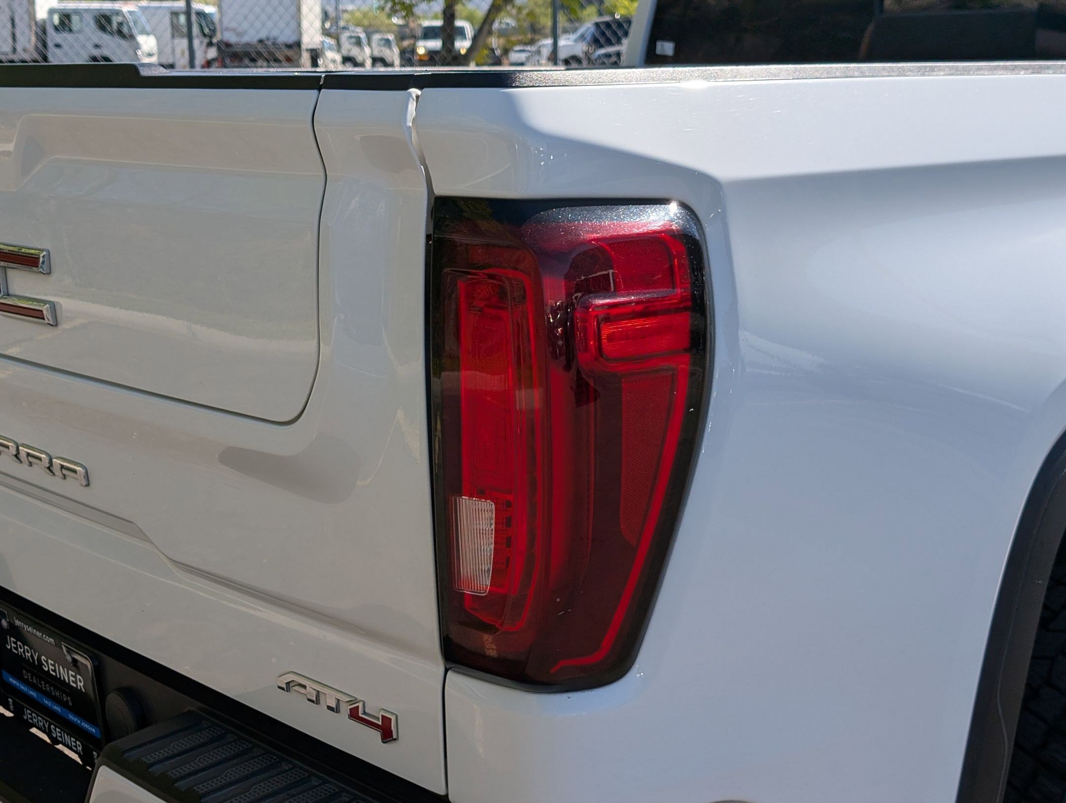 Used 2021 GMC Sierra 1500 AT4 w/ Technology Package image 10