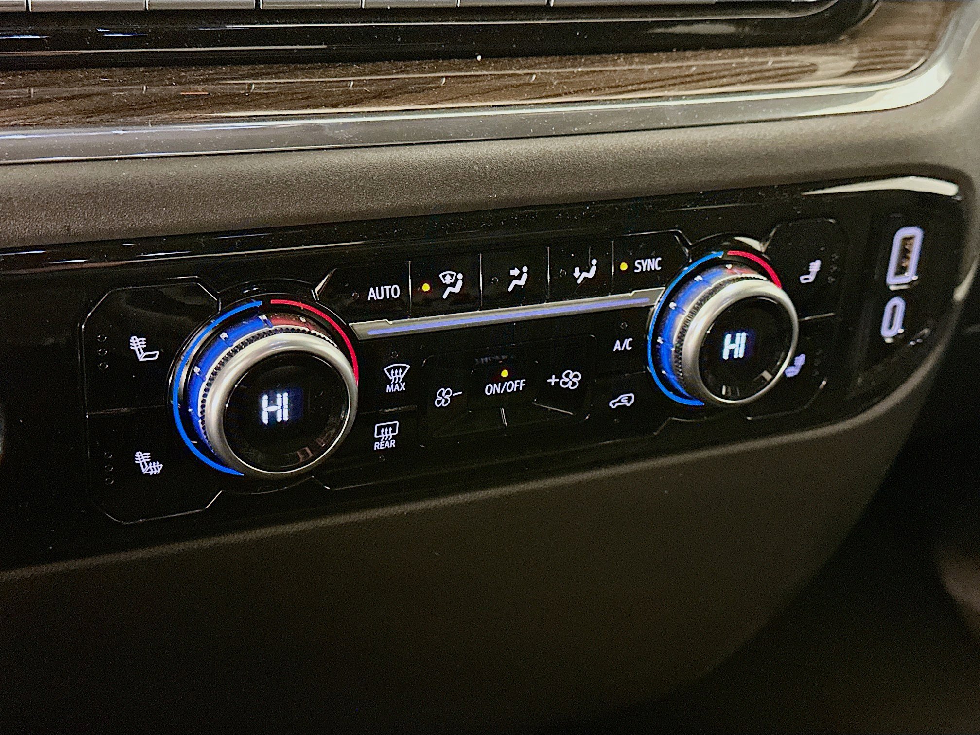 Used 2024 GMC Sierra 1500 Elevation image 24