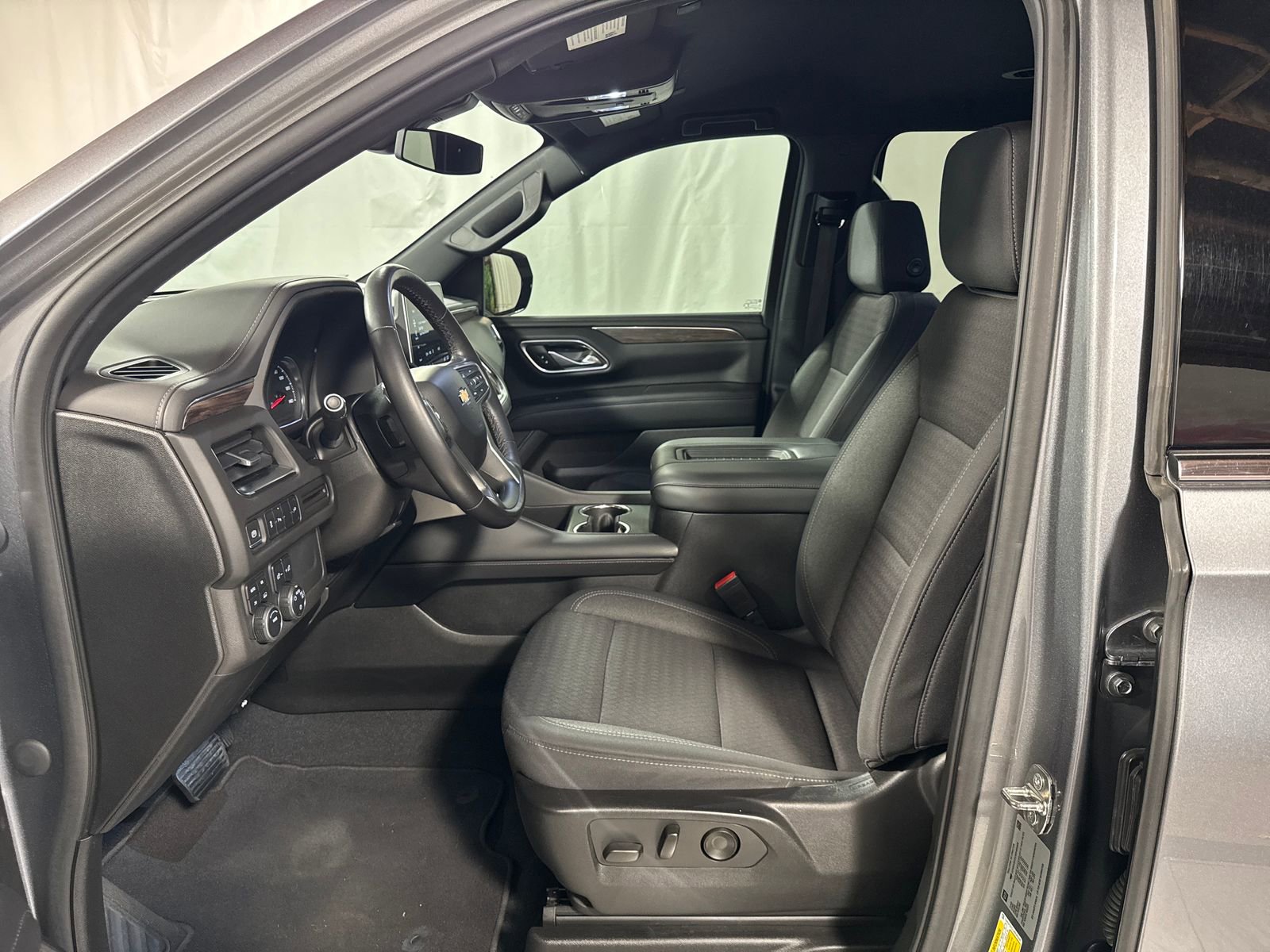 Used 2021 Chevrolet Suburban LS AWD/4WD image 3