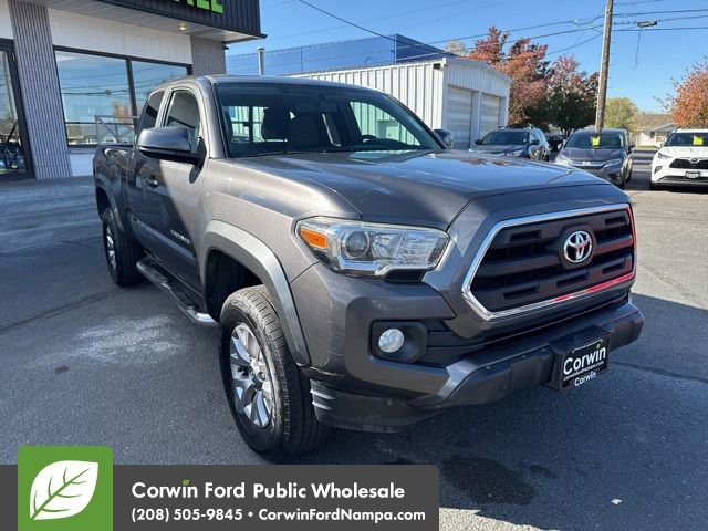 Used 2016 Toyota Tacoma SR5 image 3