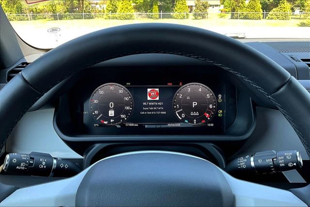 Used 2025 Land Rover Defender 110 X-Dynamic SE image 13