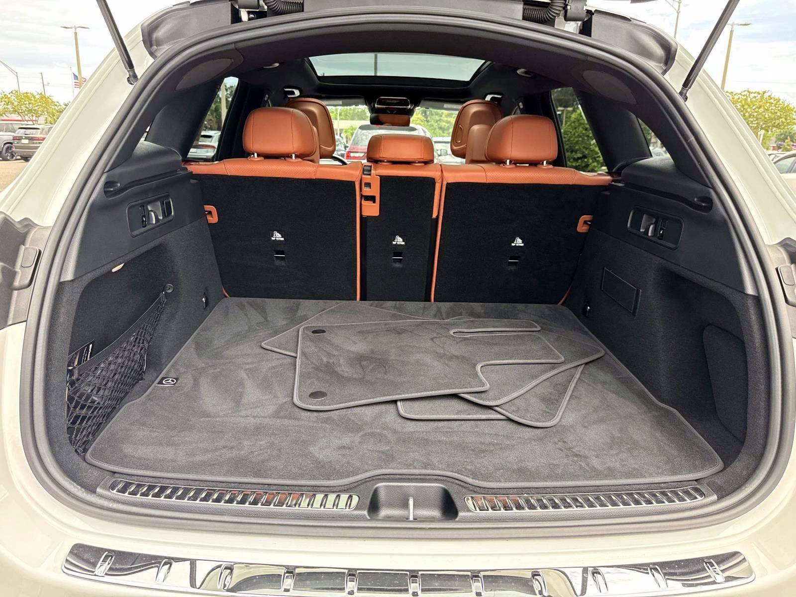 Used 2025 Mercedes-Benz GLC 300 4MATIC image 10