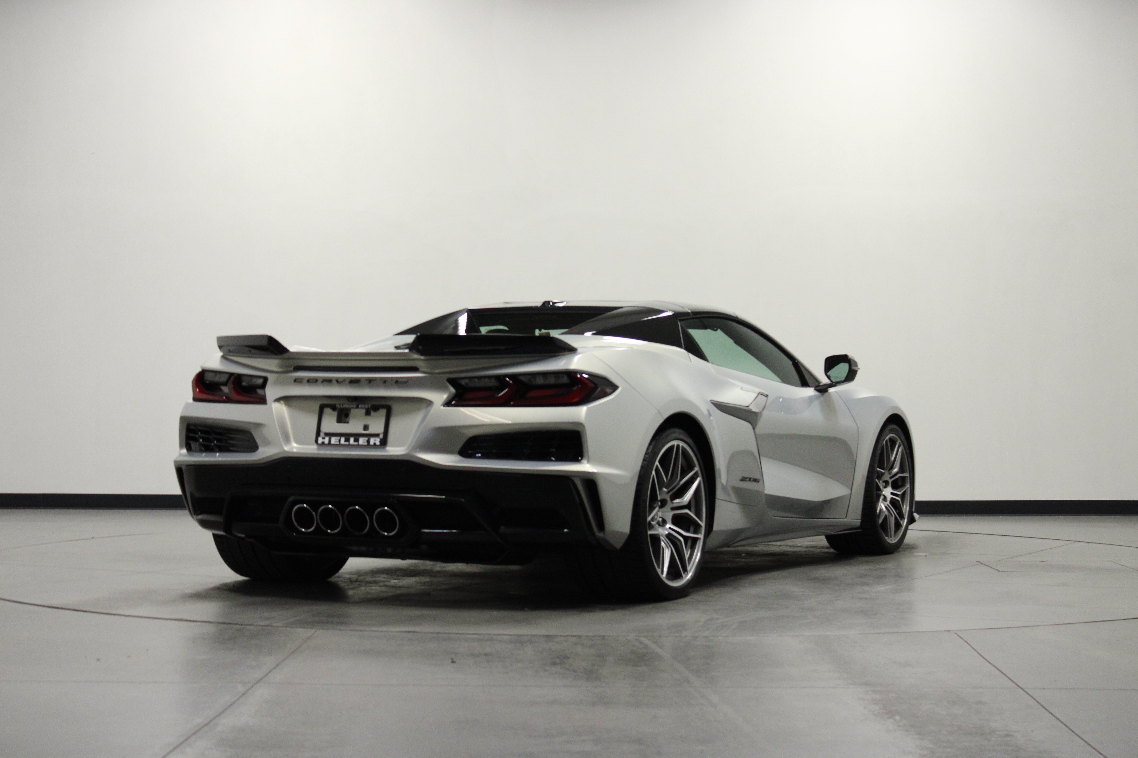Used 2024 Chevrolet Corvette Z06 RWD image 4
