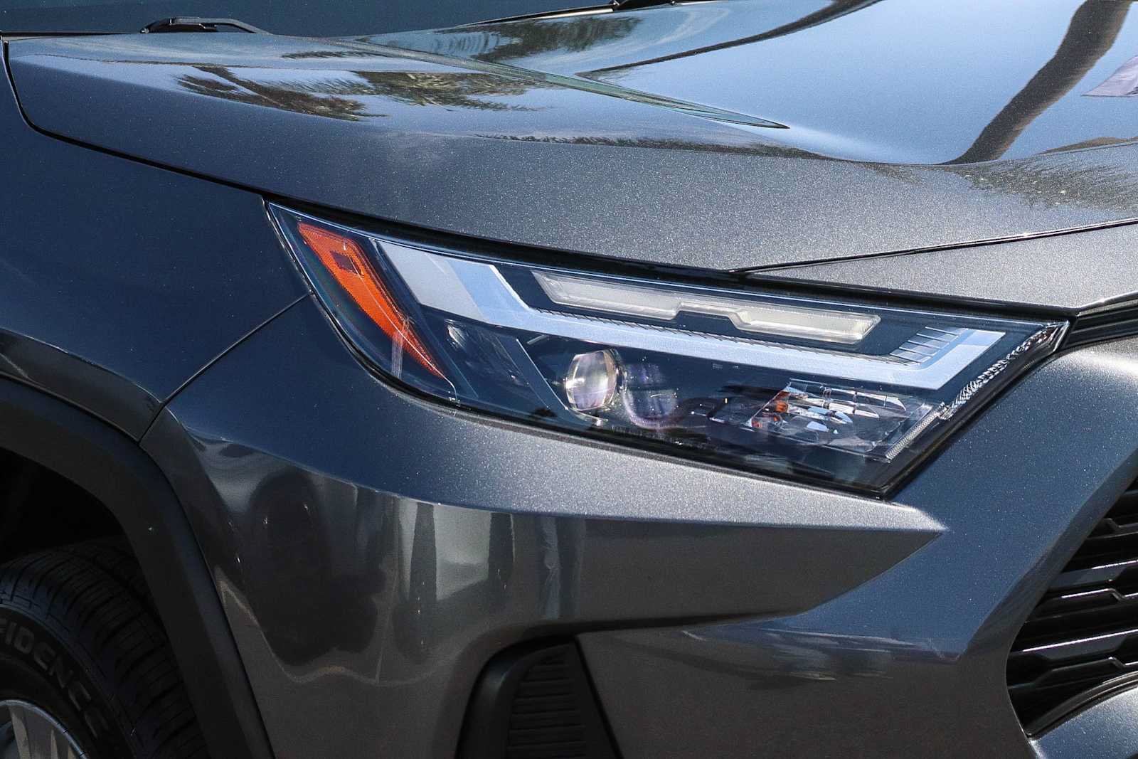 Used 2022 Toyota RAV4 XLE w/ Convenience Package FWD image 4