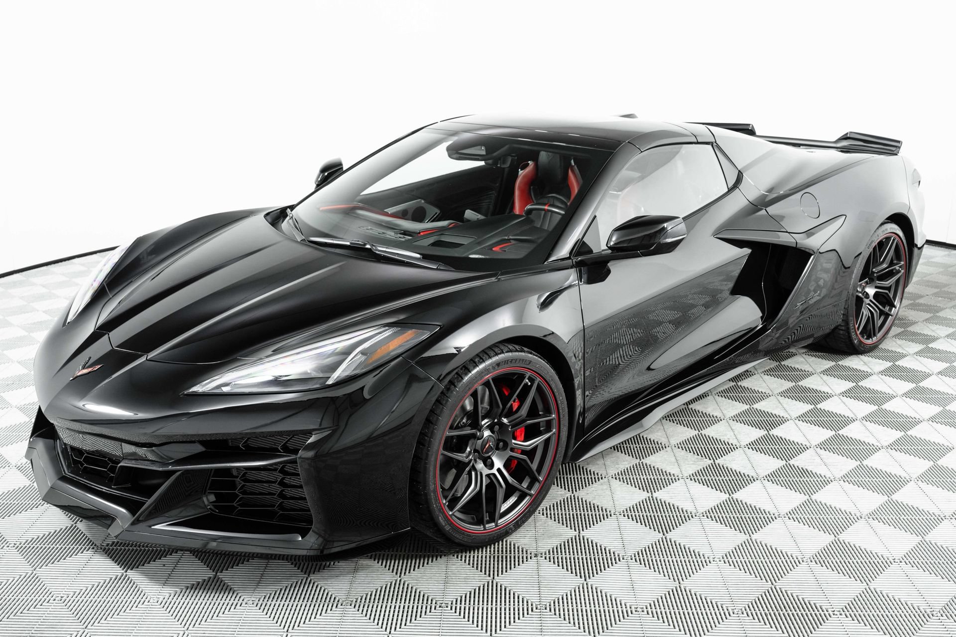 Used 2024 Chevrolet Corvette Z06 RWD image 2