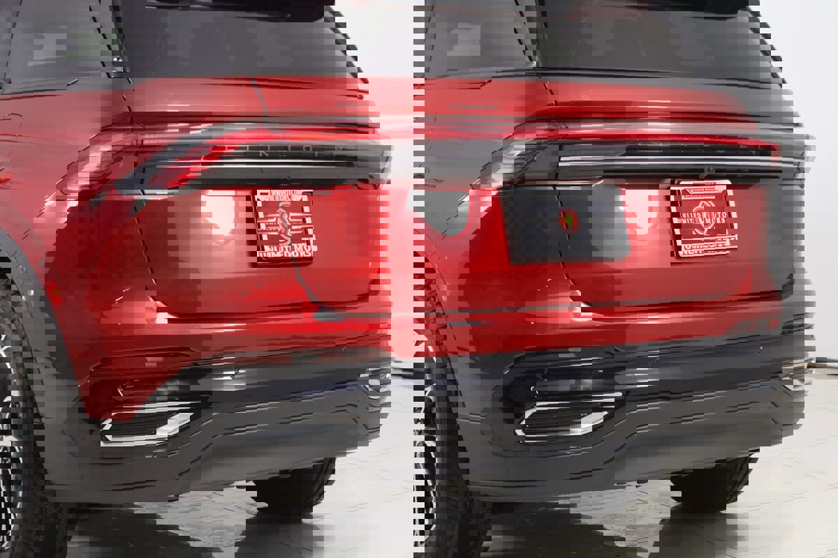 Used 2025 Lincoln Nautilus Premier image 23