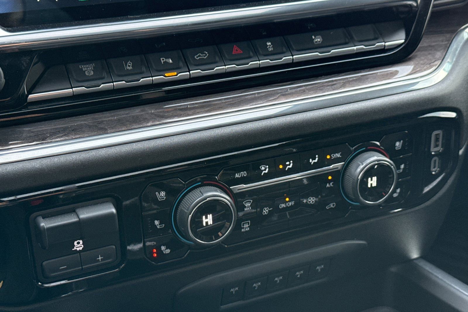 Used 2025 Chevrolet Silverado 3500 LTZ w/ LTZ Plus Package image 21