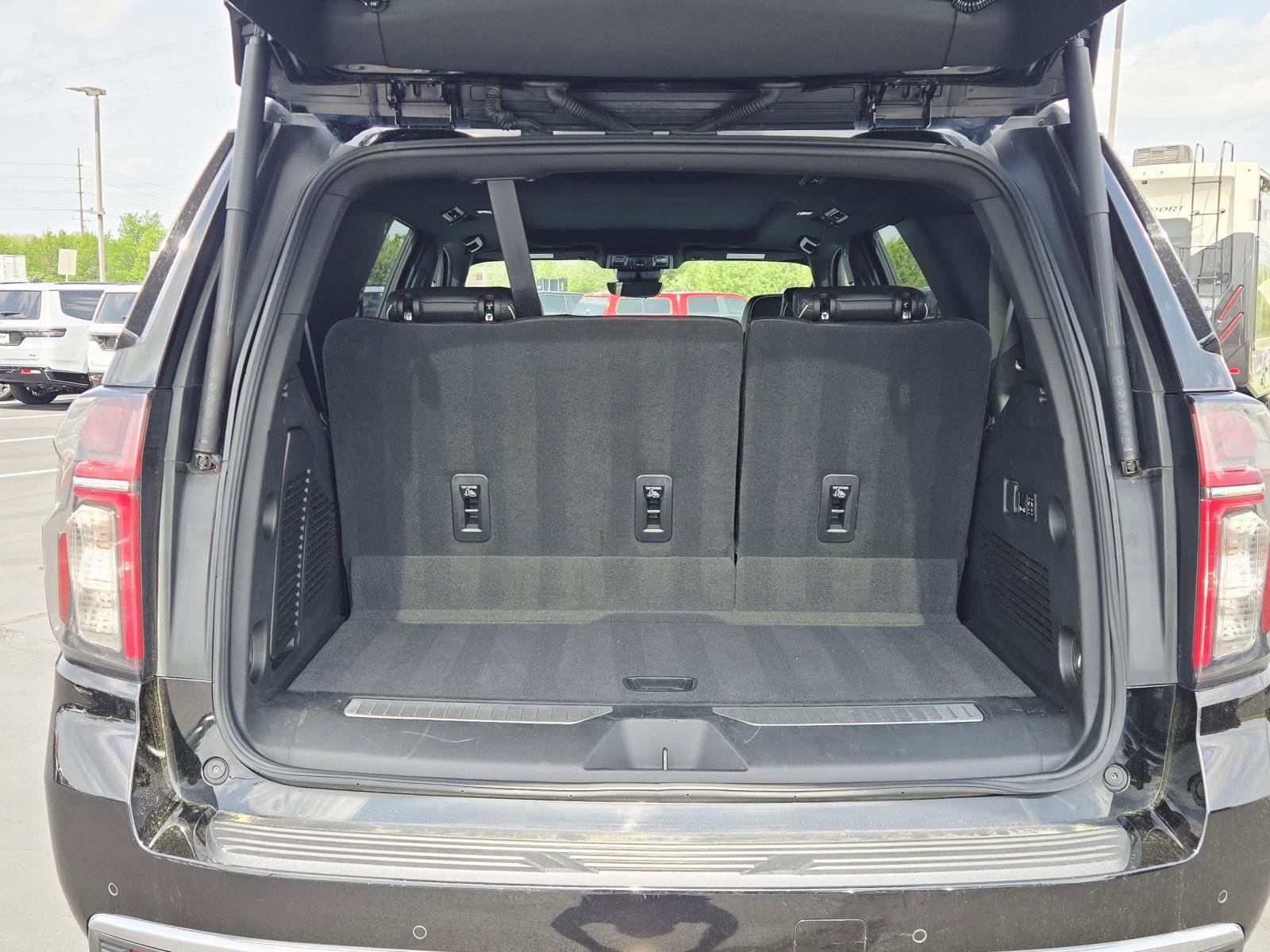 Used 2023 Chevrolet Tahoe Premier w/ Premium Package 2 image 16