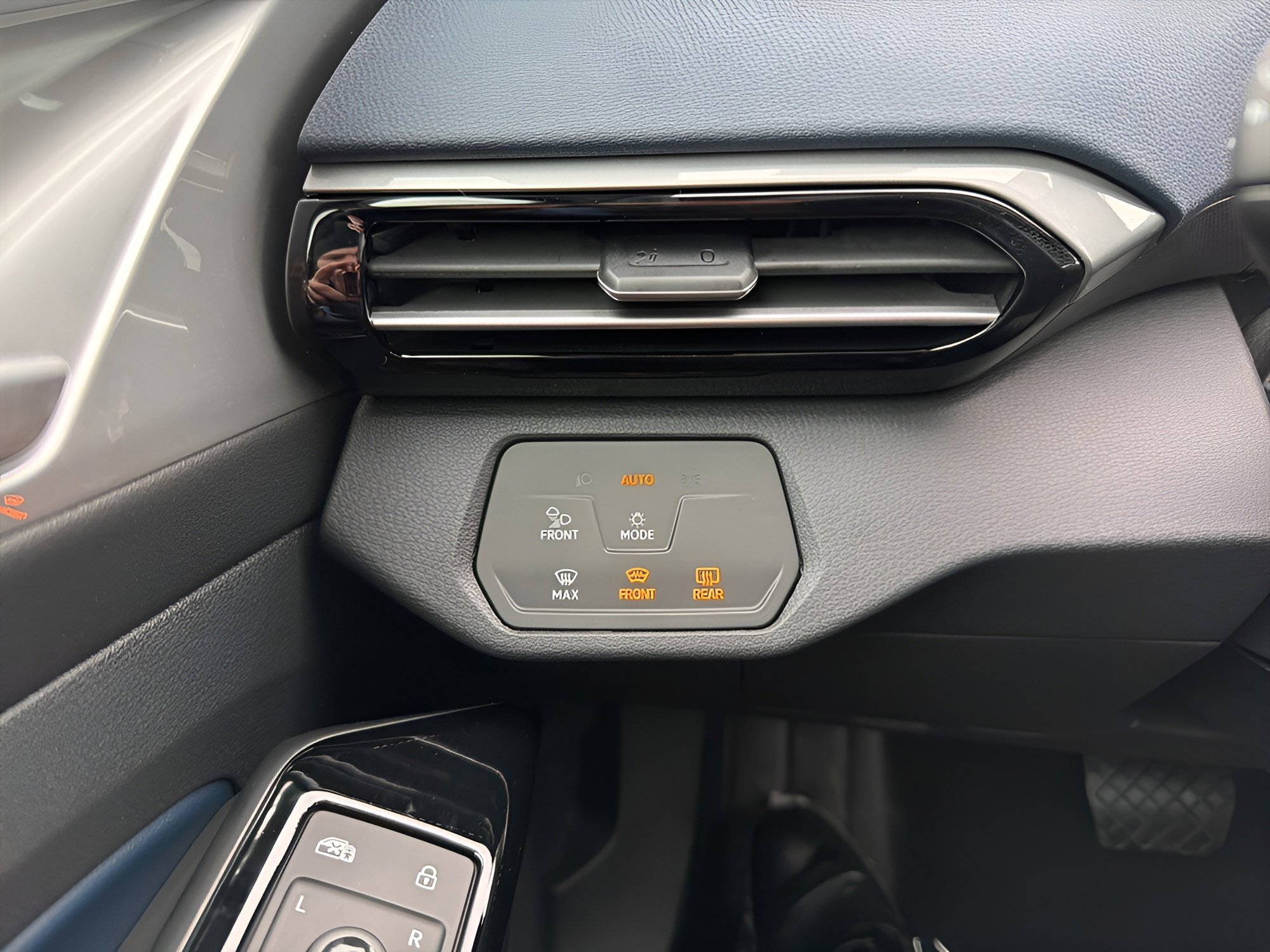New 2026 Volkswagen ID.4 Pro S Plus image 16