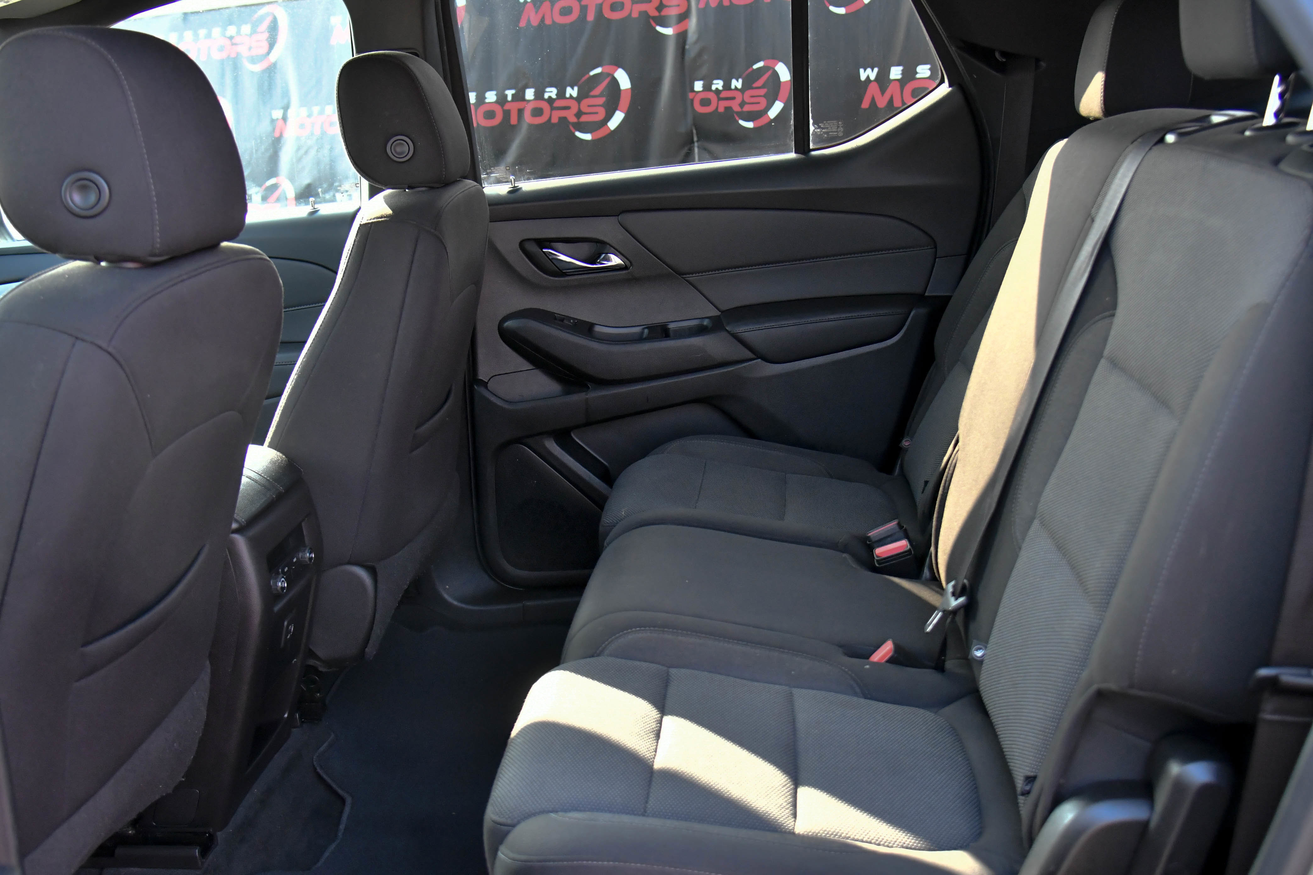 Used 2022 Chevrolet Traverse LT image 33