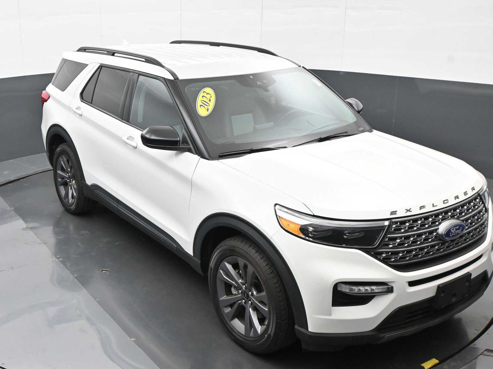 Used 2023 Ford Explorer XLT w/ Equipment Group 202A AWD/4WD image 34